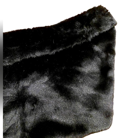 Women’s CLMMEIYUA Faux Fur Shrug/Wrap/Shawl Over the Shoulders OS fits medium - Picture 3 of 7